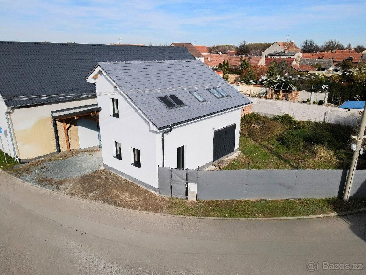 Rodinné domy, Petrov u Hodonína, 696 65