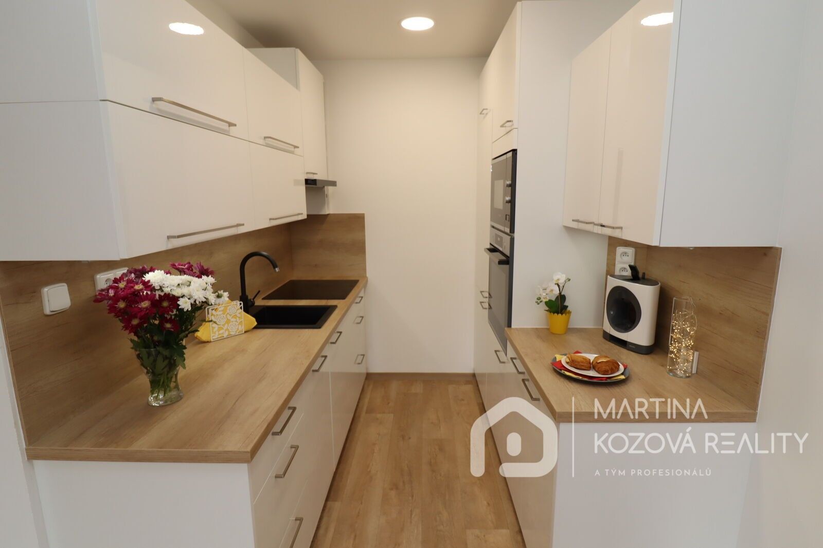 Pronájem byt 2+kk - Jarníkova, Praha, 45 m²