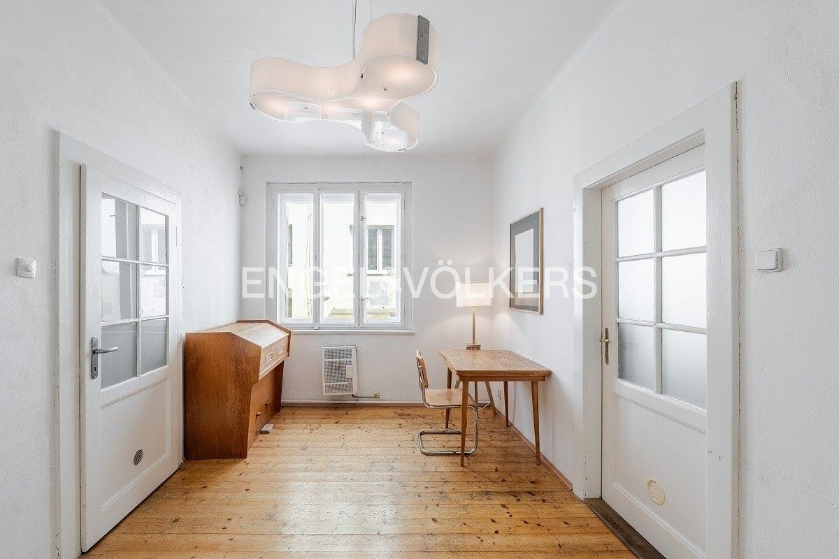 3+kk, Holandská, Praha, 88 m²