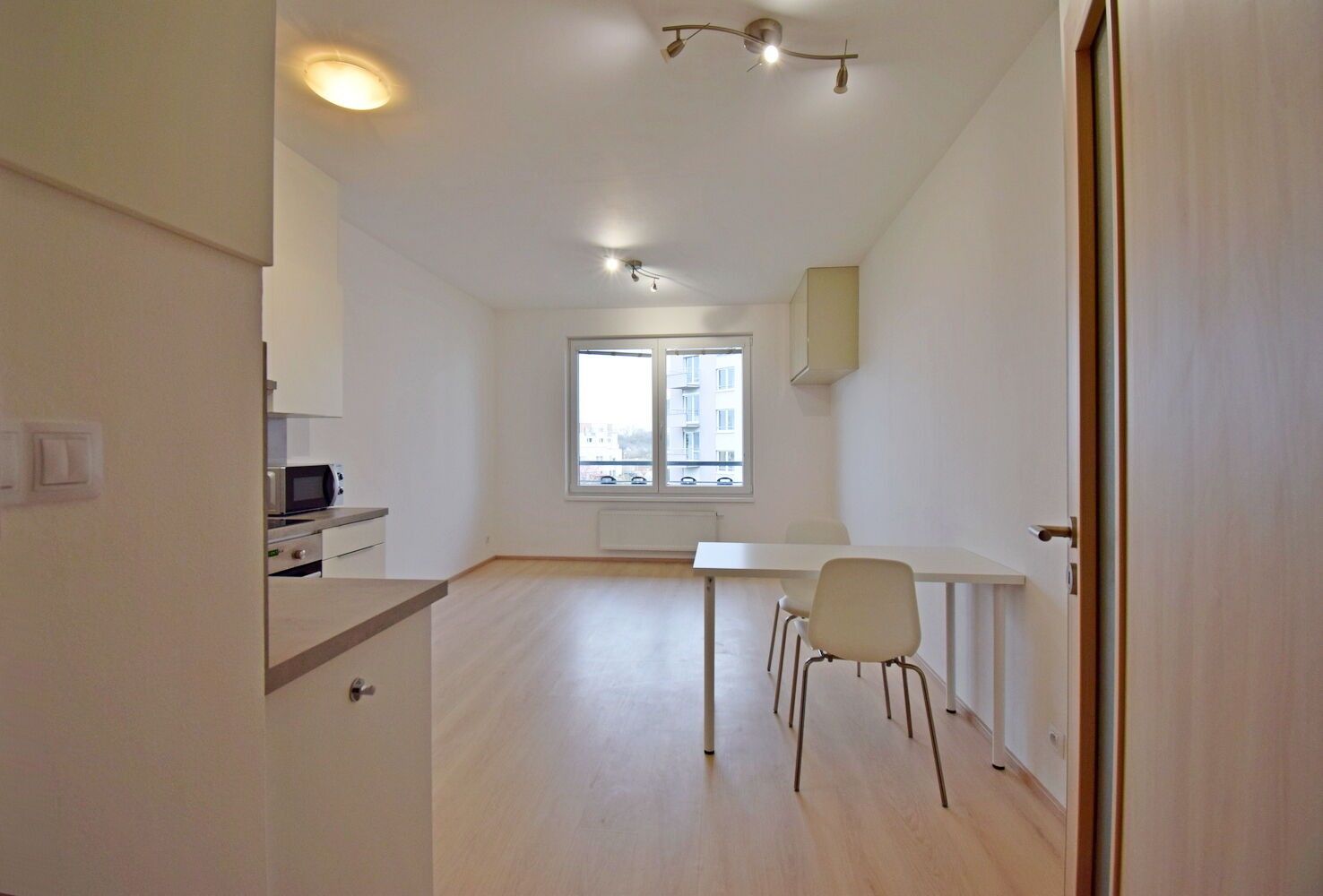 Pronájem byt 1+kk - Hlučkova, Praha, 30 m²