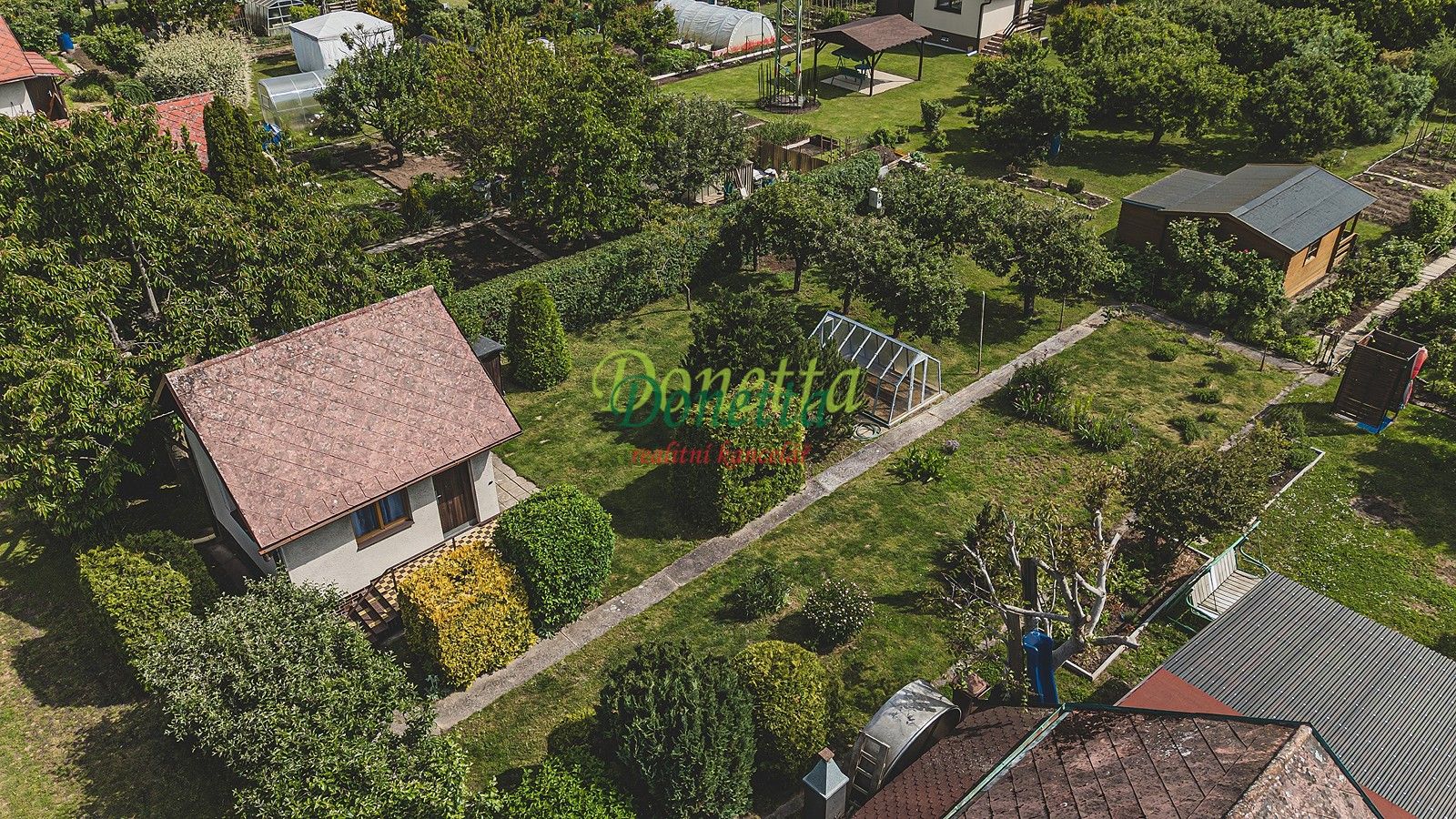 Chaty, Zahrádkářská osada U Labe, Hradec Králové, 32 m²