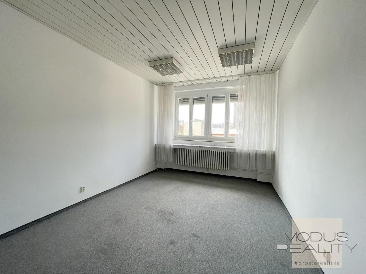 Pronájem kancelář - Přístavní, Praha, 27 m²