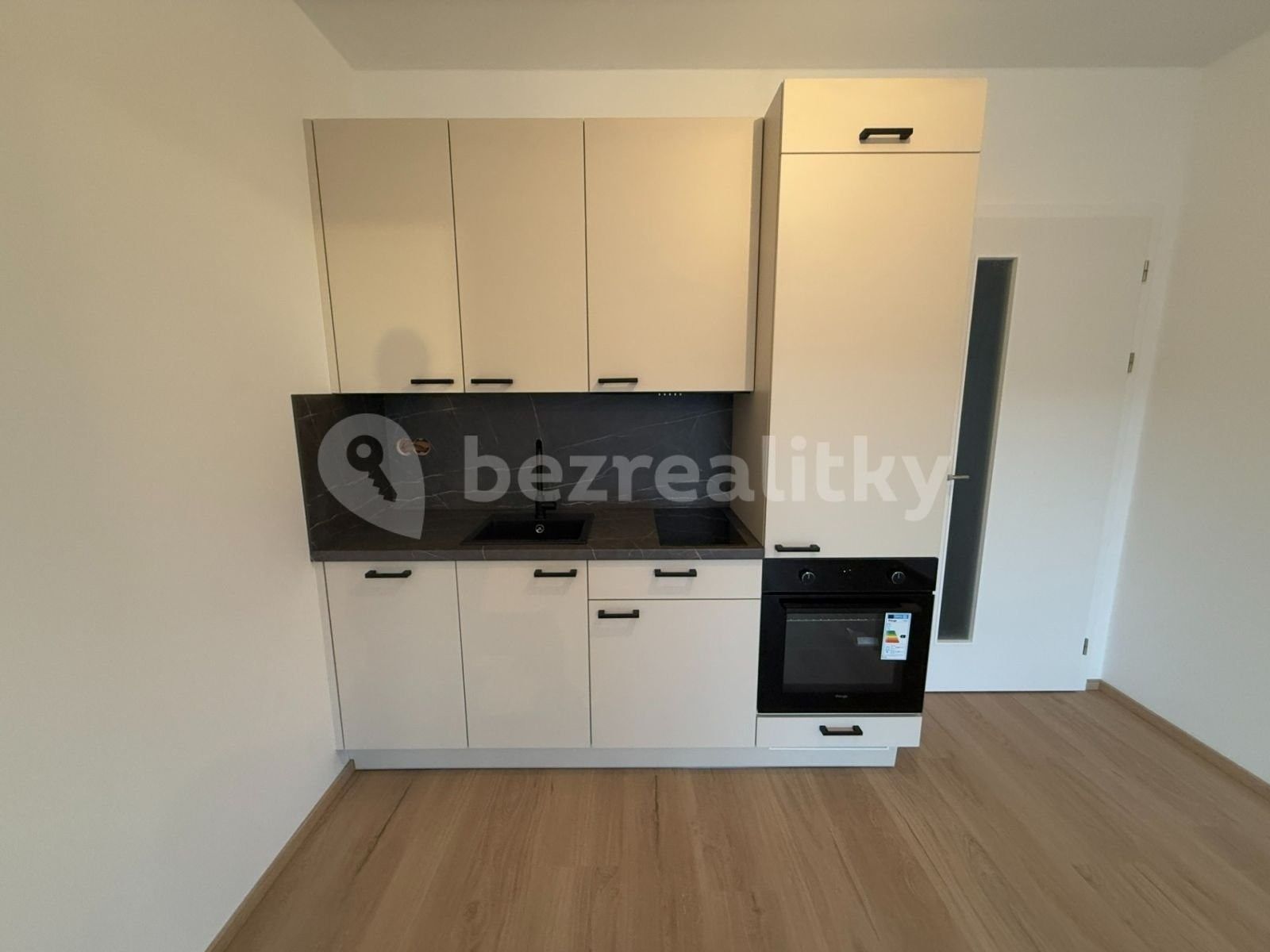 1+kk, Milánská, Praha, 33 m²