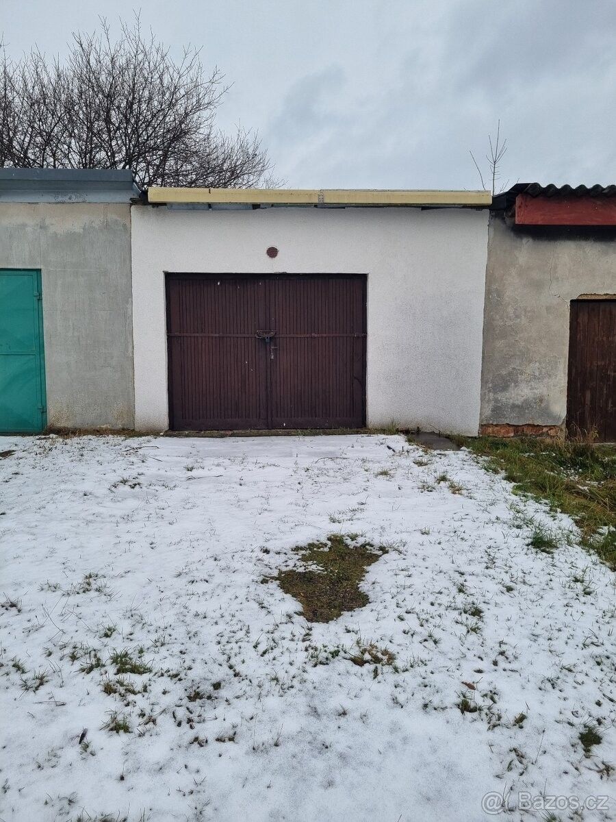 Garáže, Dýšina, 330 02