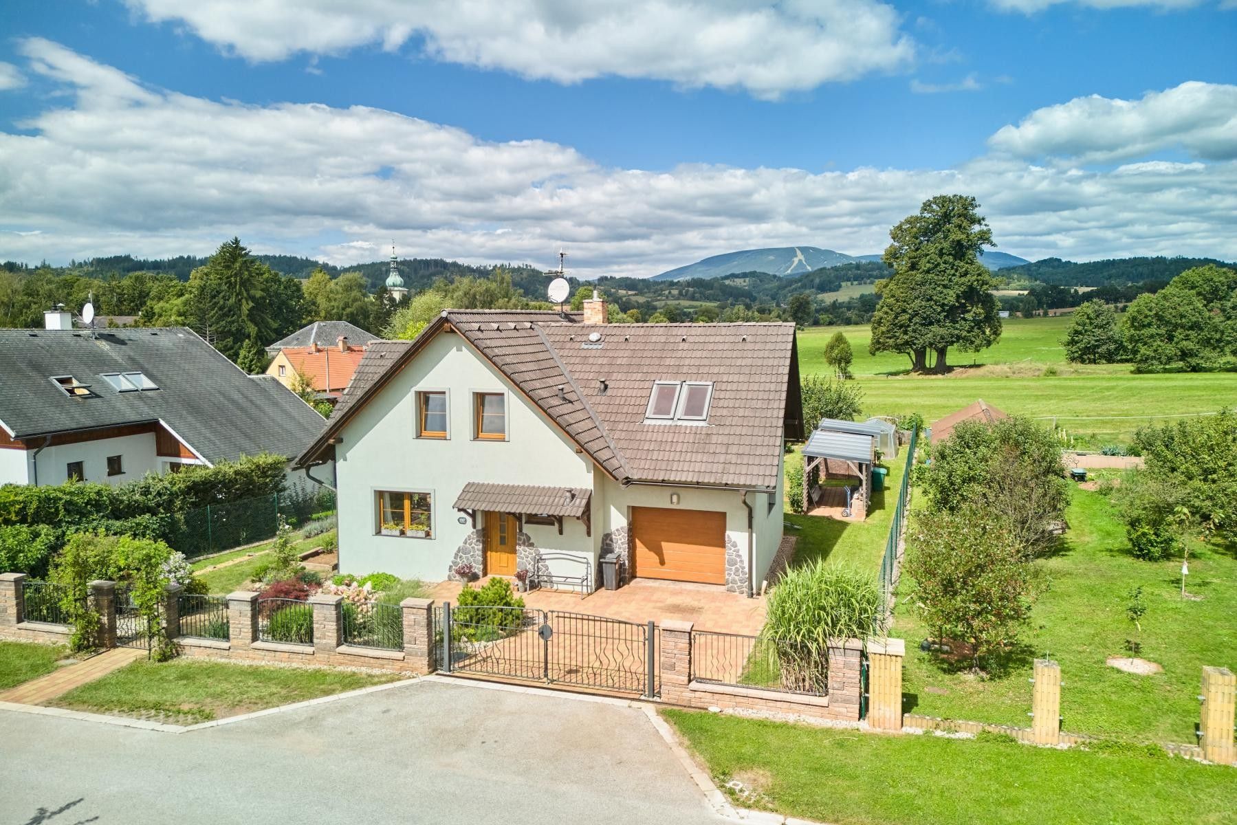 Rodinné domy, Vlčice, 180 m²