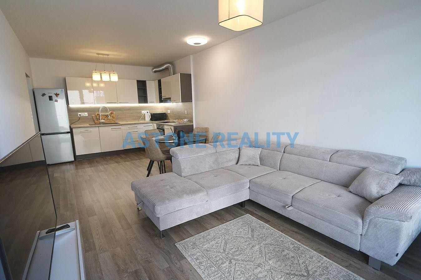 2+kk, Zvěřinova, Praha, 61 m²