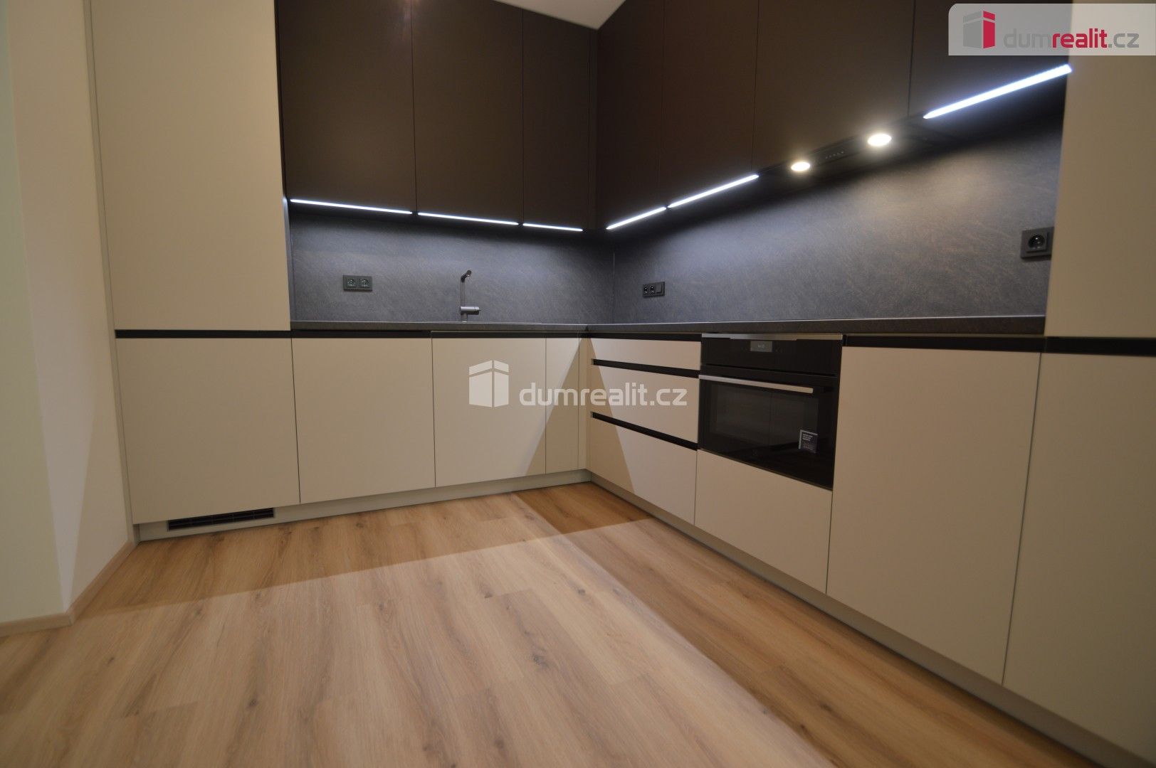 Pronájem byt 3+kk - Nurmiho,Praha 15, 70 m²