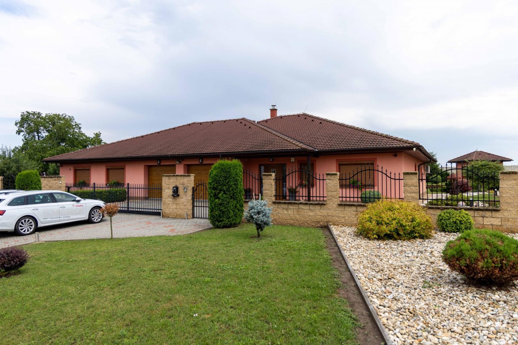Rodinné domy, Loděnice, 466 m²