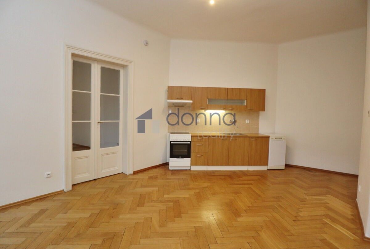 Pronájem byt 3+kk - Rumunská, Praha, 68 m²