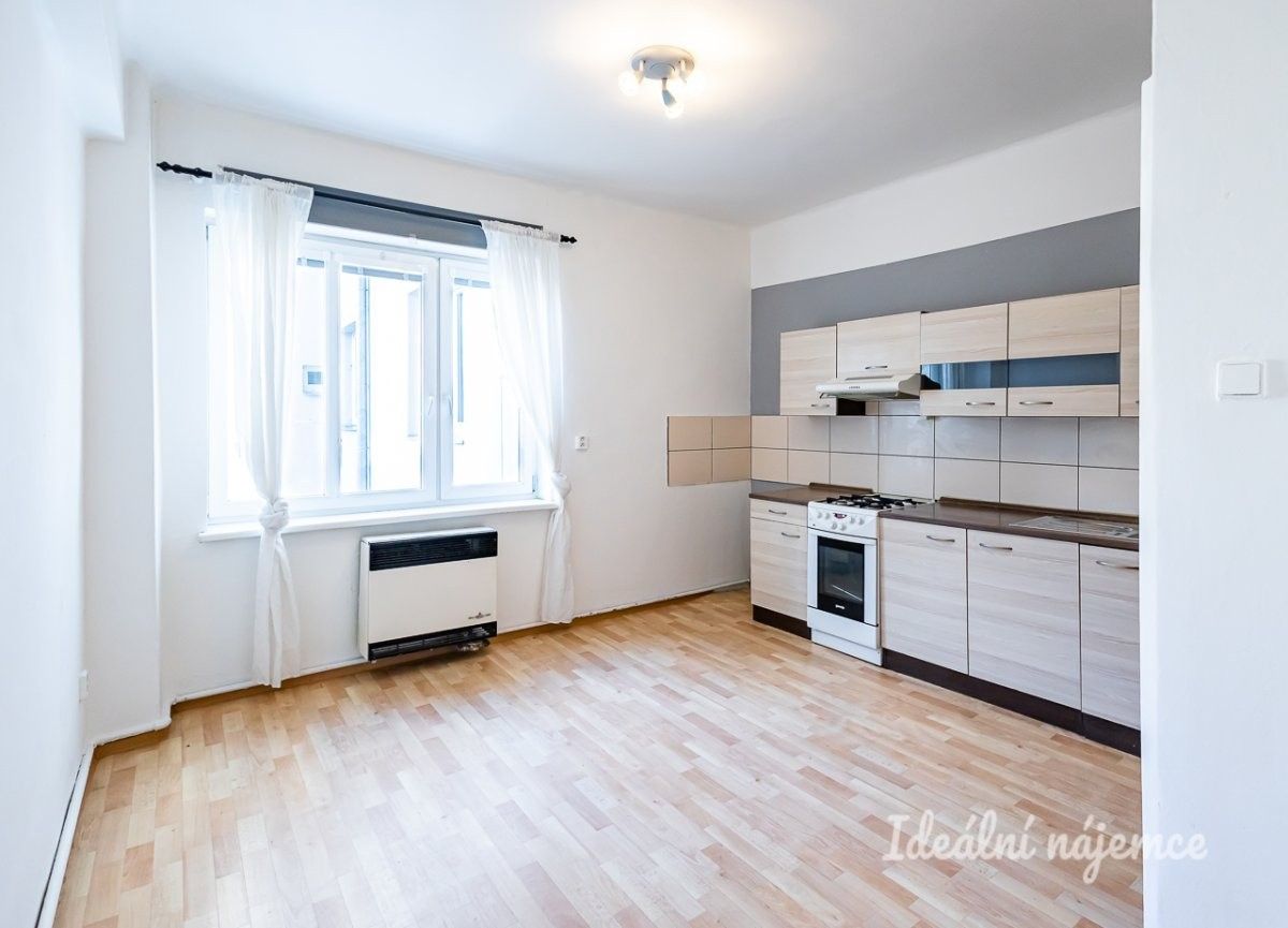 Pronájem byt 2+kk - Jeseniova, Praha, 45 m²