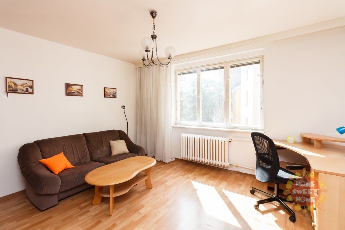 Pronájem byt 2+kk - Římská, Praha, 35 m²