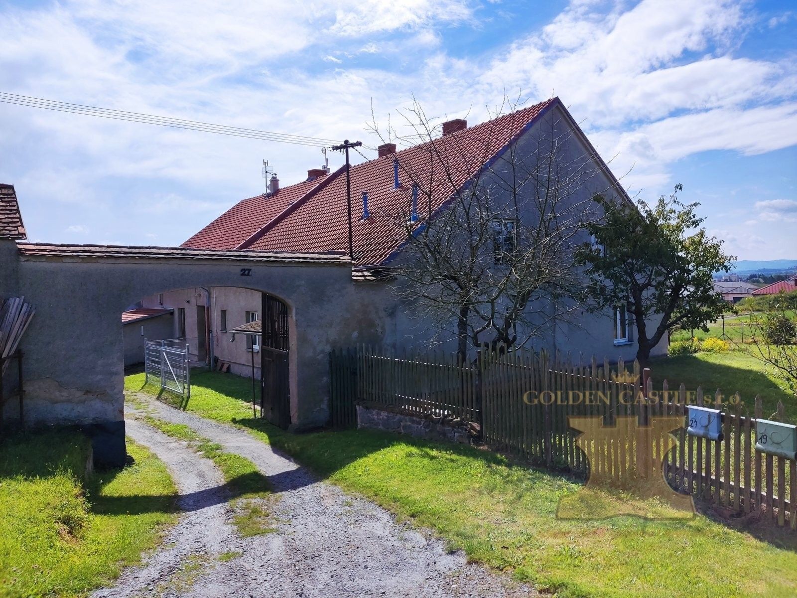 Restaurace, Sestrouň, Sedlčany, 240 m²