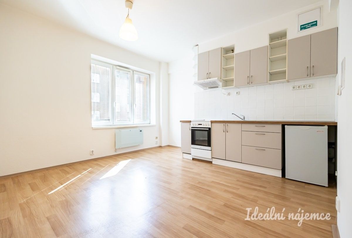 2+kk, Jeseniova, Praha, 39 m²