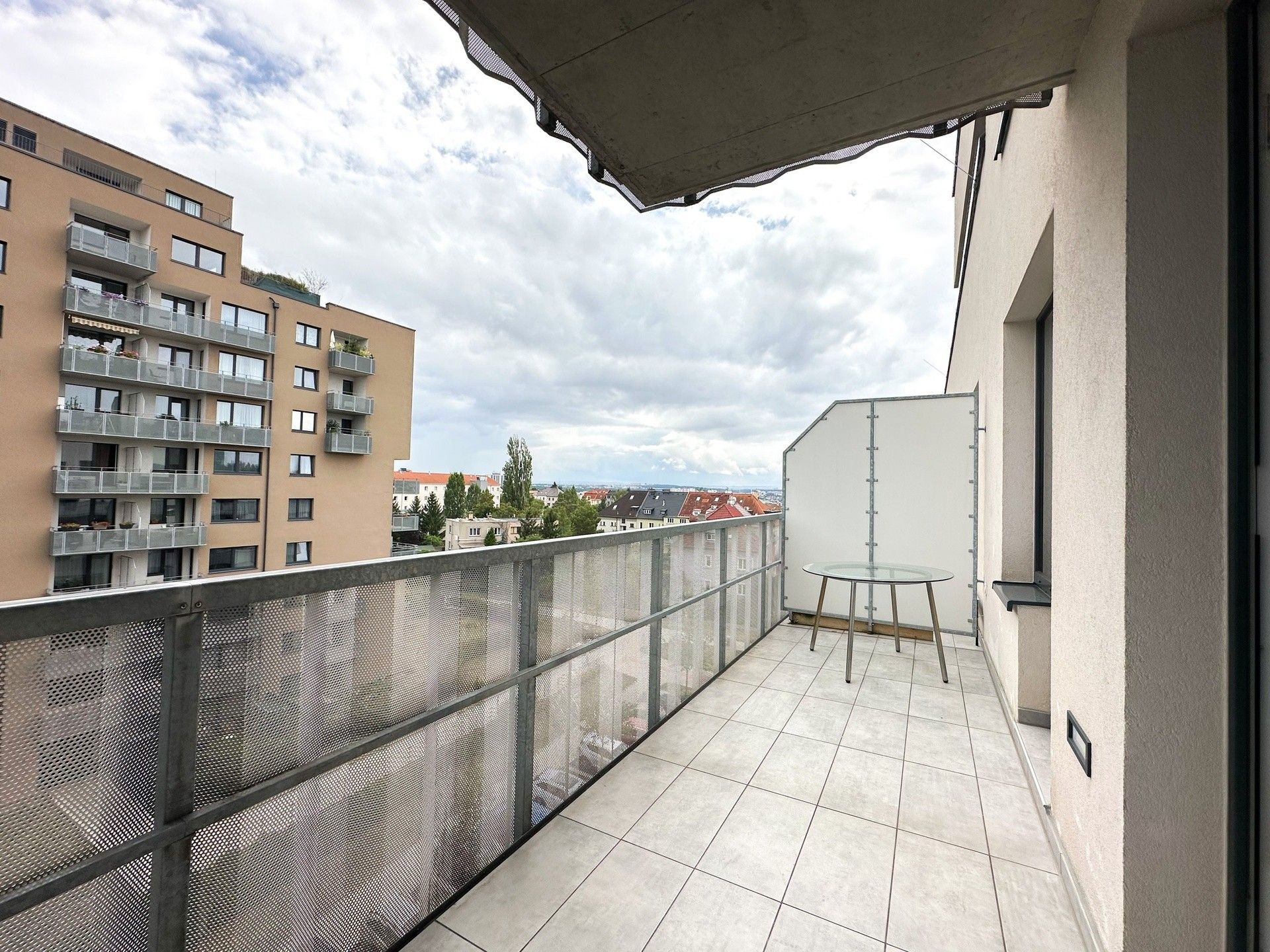 Pronájem byt 2+kk - Zvěřinova, Praha, 55 m²