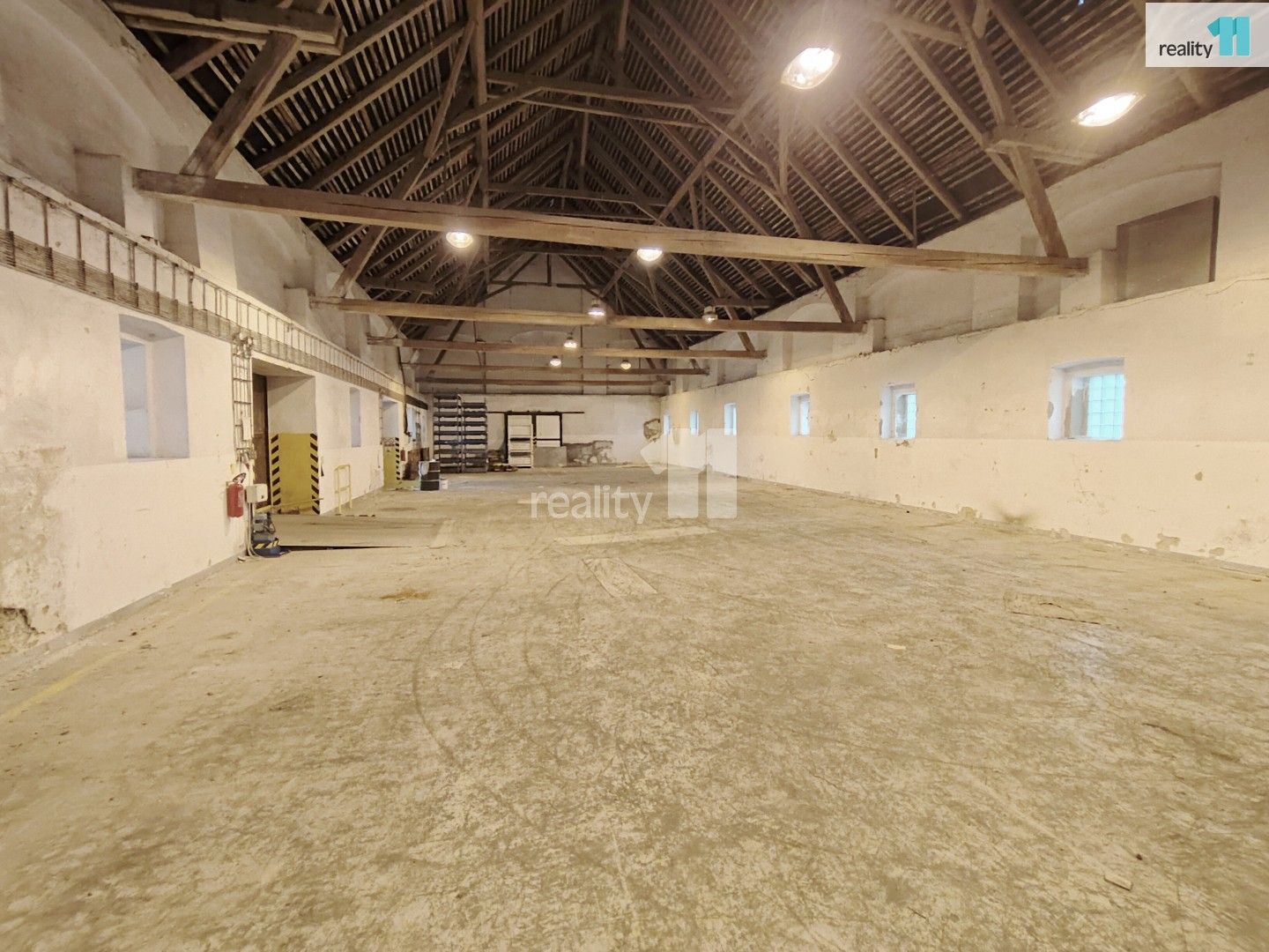 Sklady, Červeněves, Smidary, 410 m²