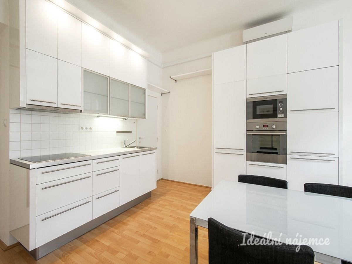 2+kk, Krymská, Praha, 51 m²