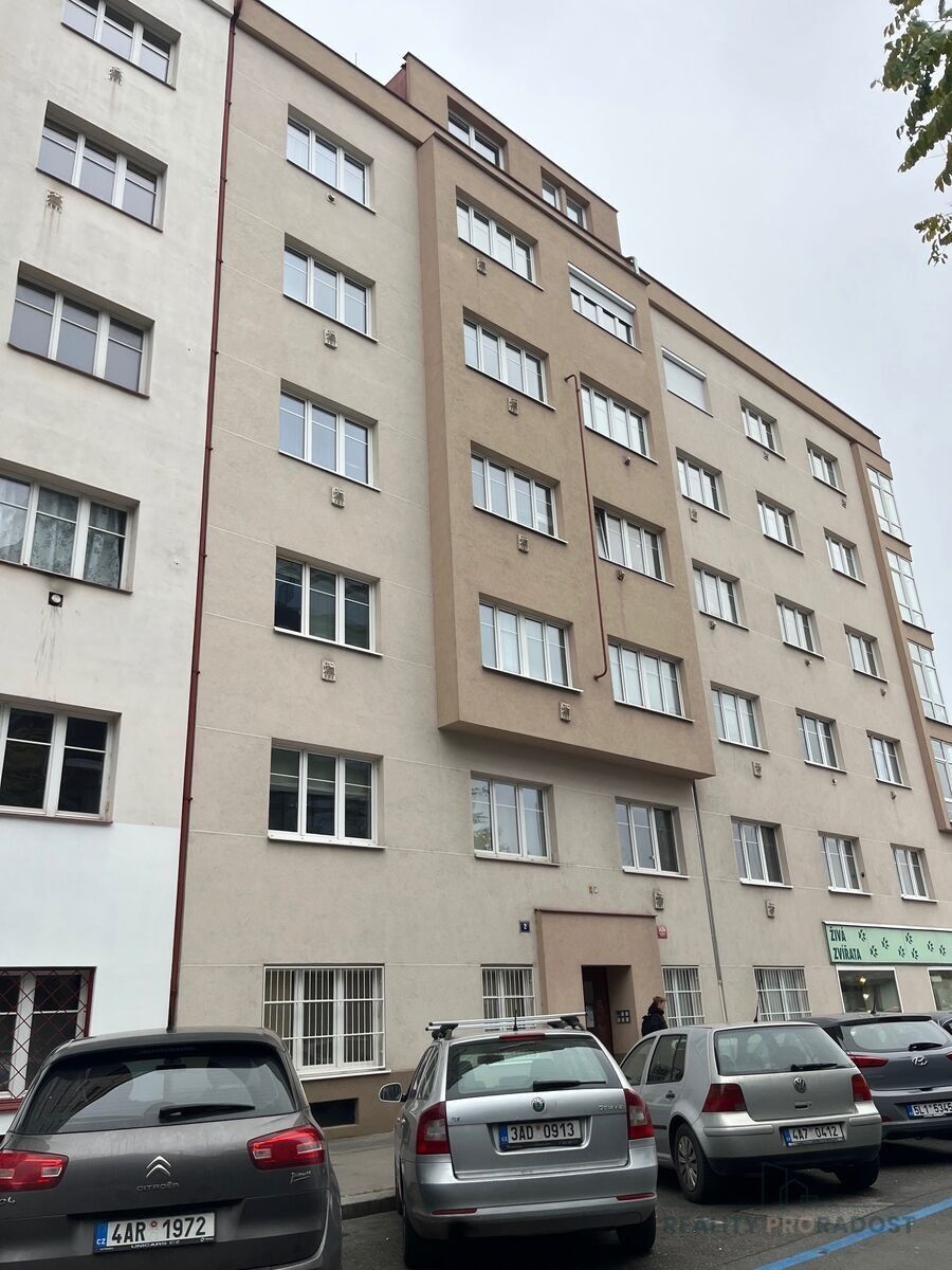 2+kk, U garáží, Praha, 60 m²