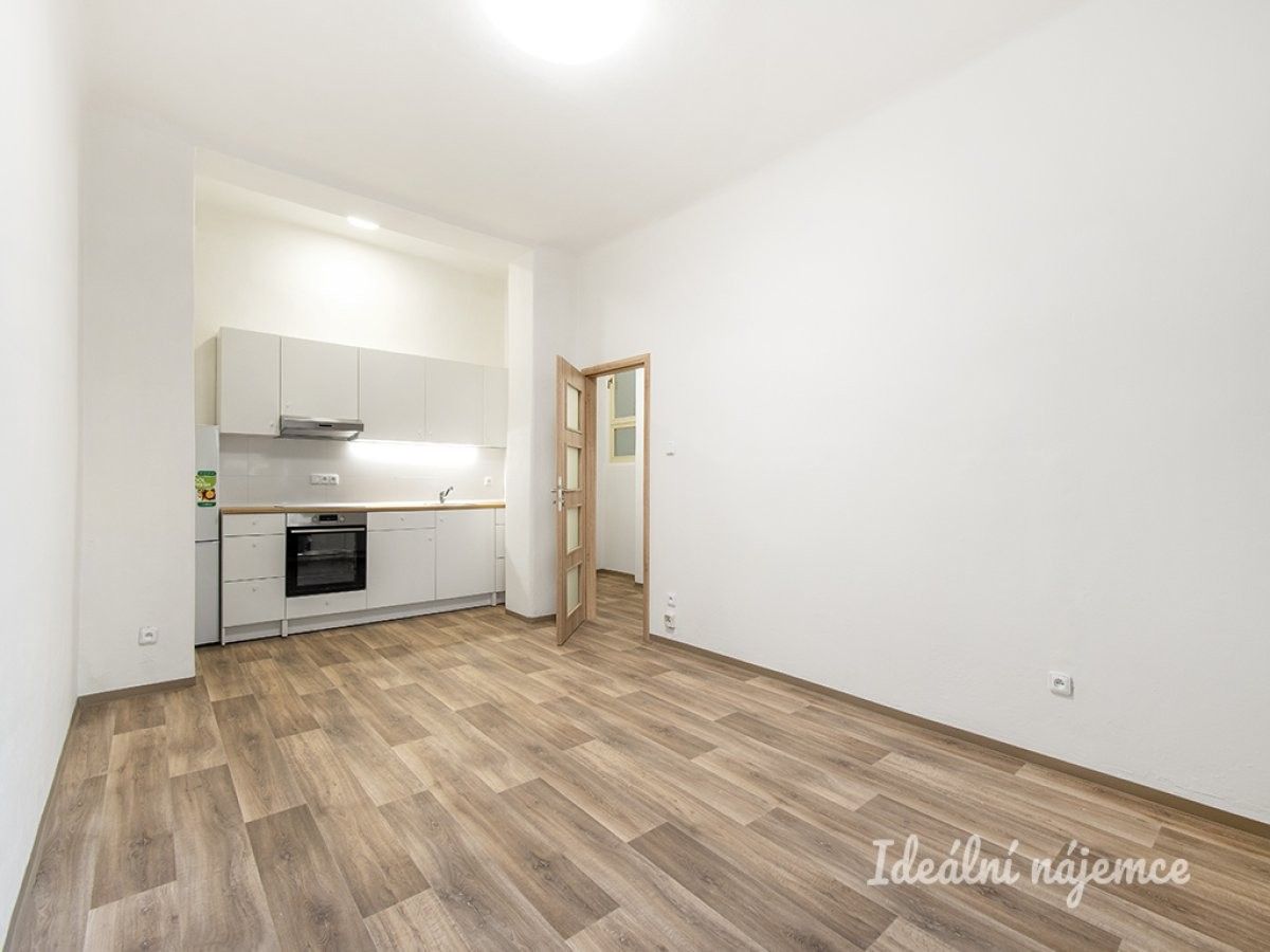 2+kk, Radhošťská, Praha, 47 m²