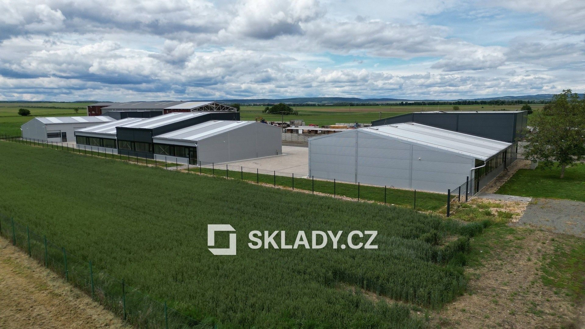 Sklady, Cvrčovice, 550 m²