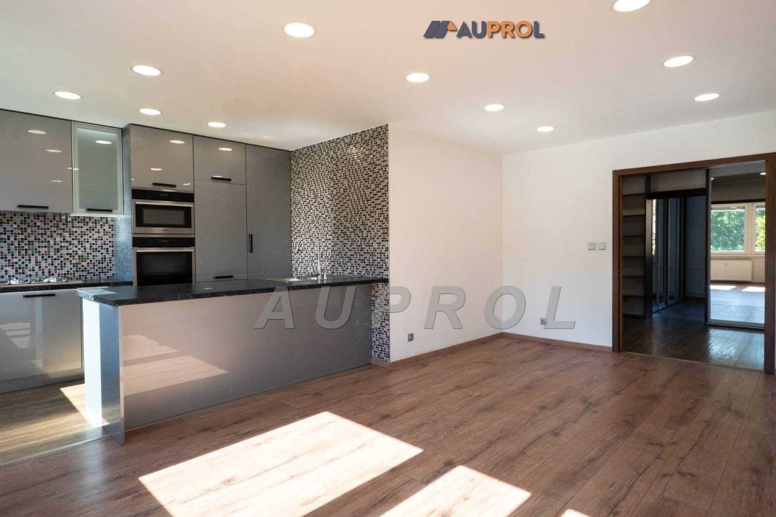 3+kk, Molákova, Praha, 71 m²