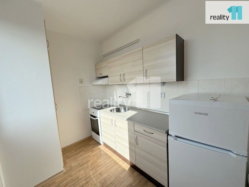 Pronájem byt 1+1 - Pod vrstevnicí, Praha, 46 m²