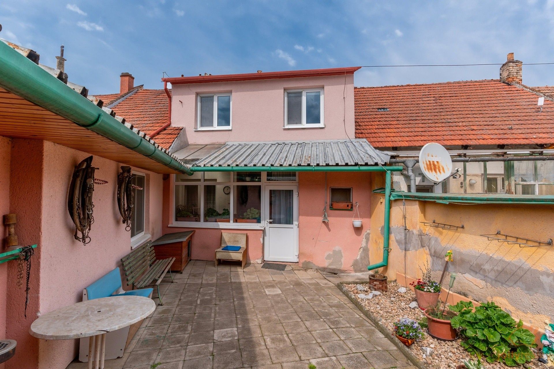 Prodej rodinný dům - Hrušky, 221 m²