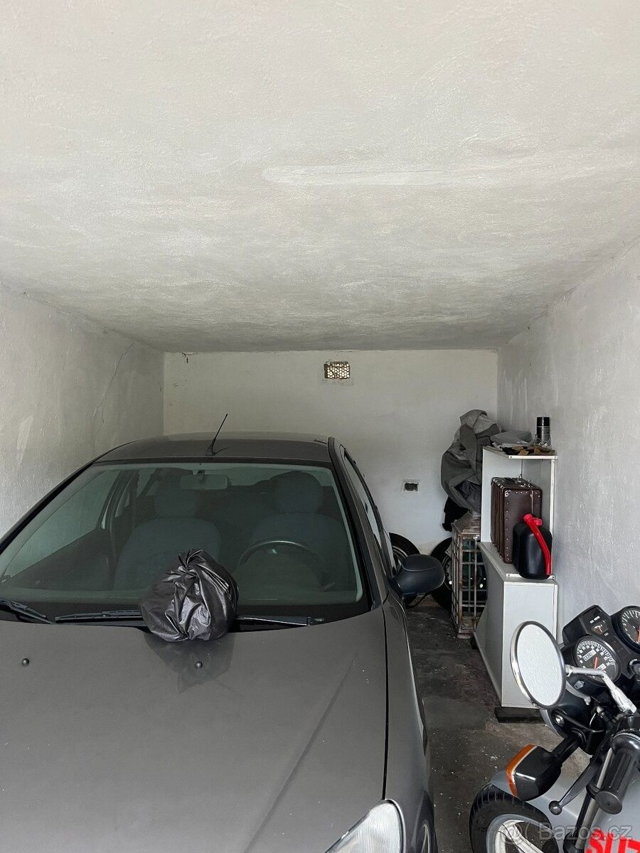 Garáže, Znojmo, 669 02