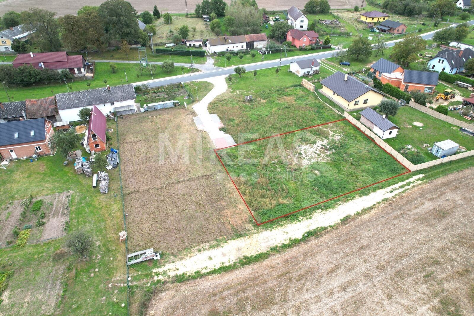 Prodej pozemek pro bydlení - Plužná, 1 051 m²