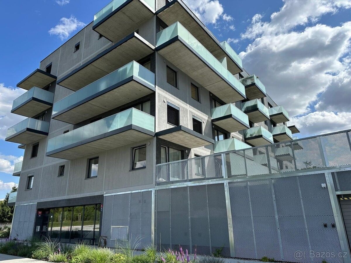 Garáže, Praha, 190 00