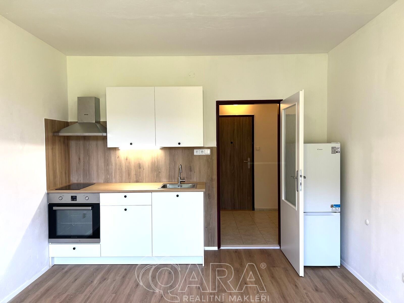 Pronájem byt 1+kk - Chroboly, 24 m²