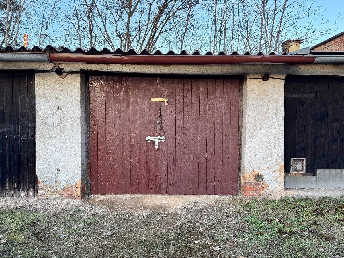Garáže, Plzeň, 301 00