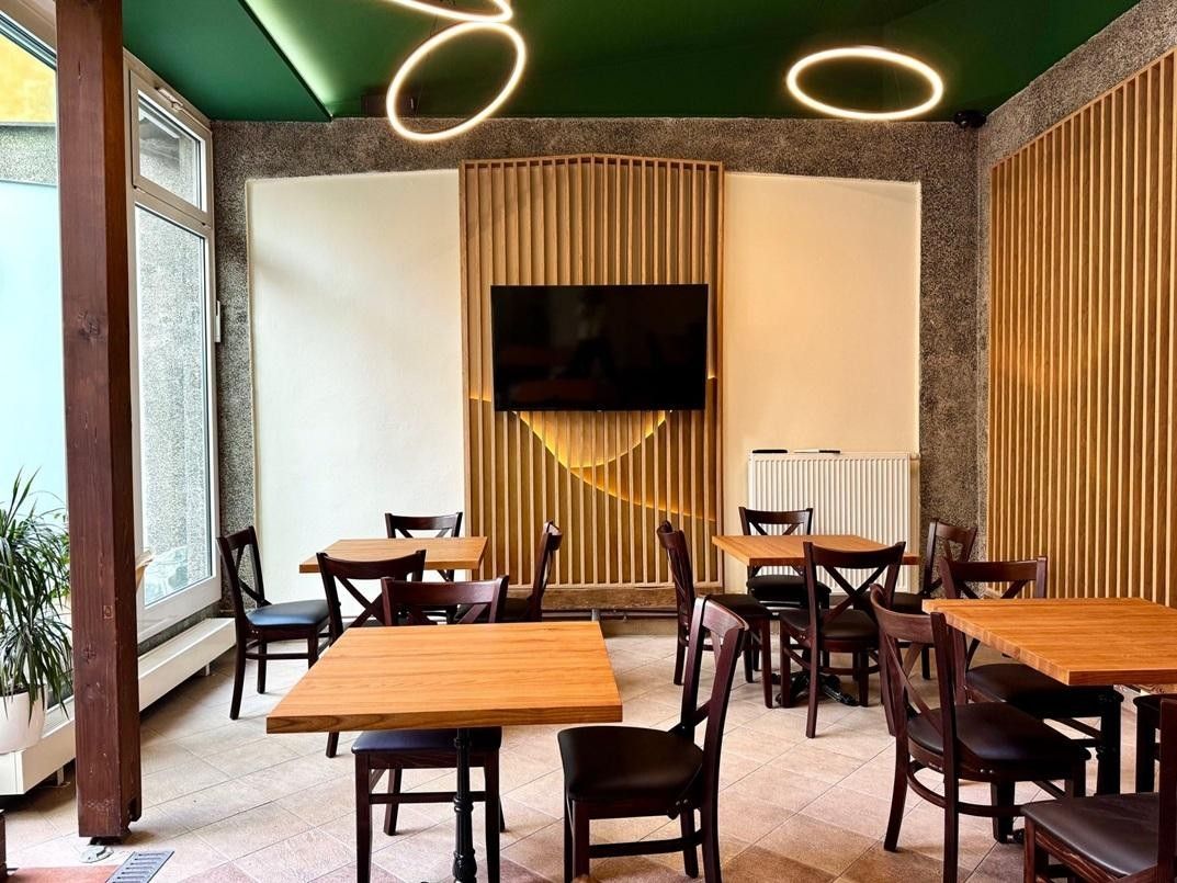 Restaurace, Moskevská, Praha, 297 m²