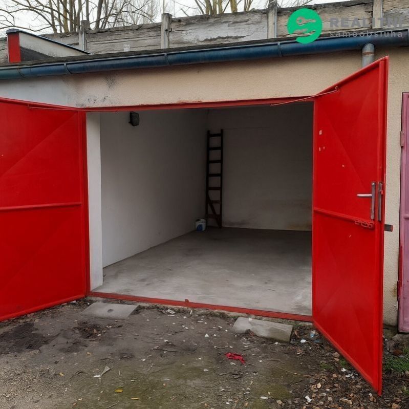 Garáže, Lobezská, Plzeň, 18 m²