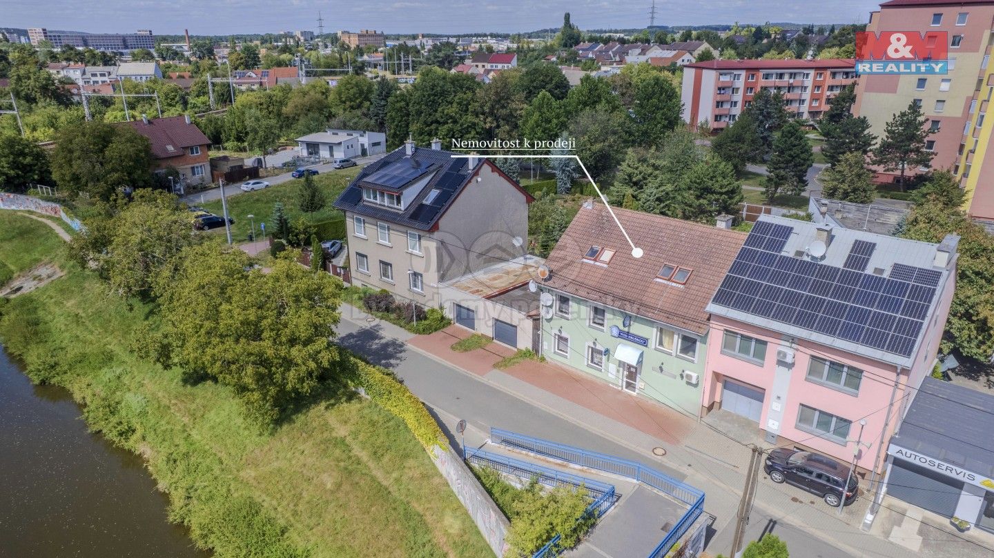 Restaurace, Nábřeží, Otrokovice, 386 m²