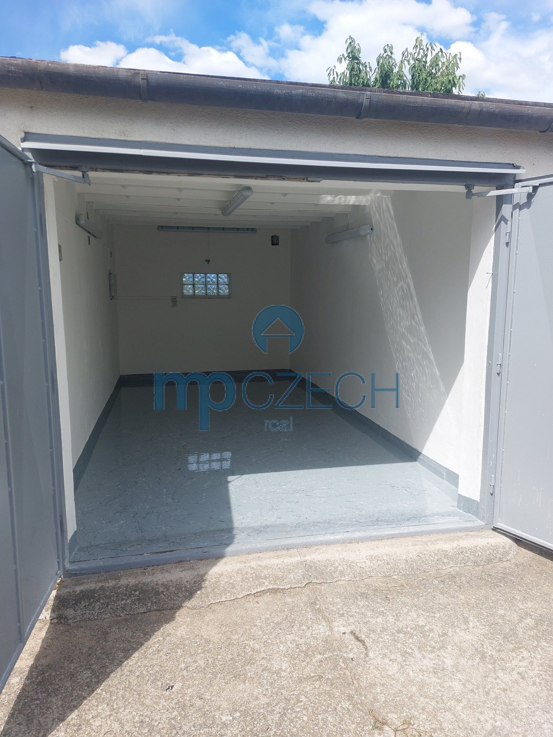 Garáže, Švehlova, Šlapanice, 18 m²