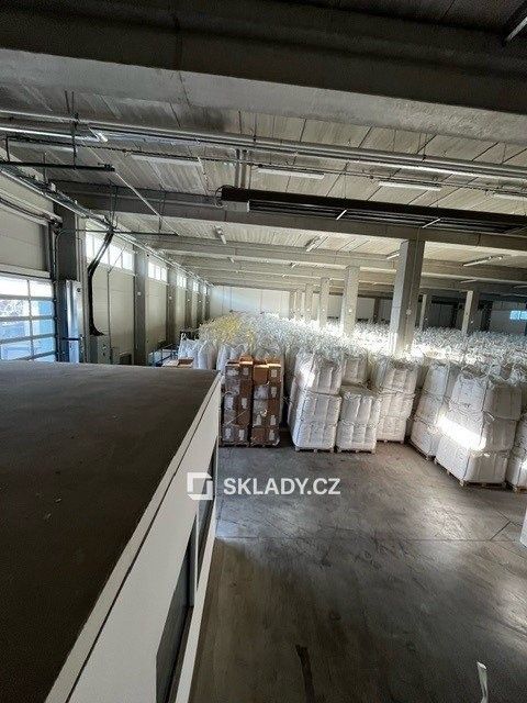 Sklady, Popůvky, 4 400 m²