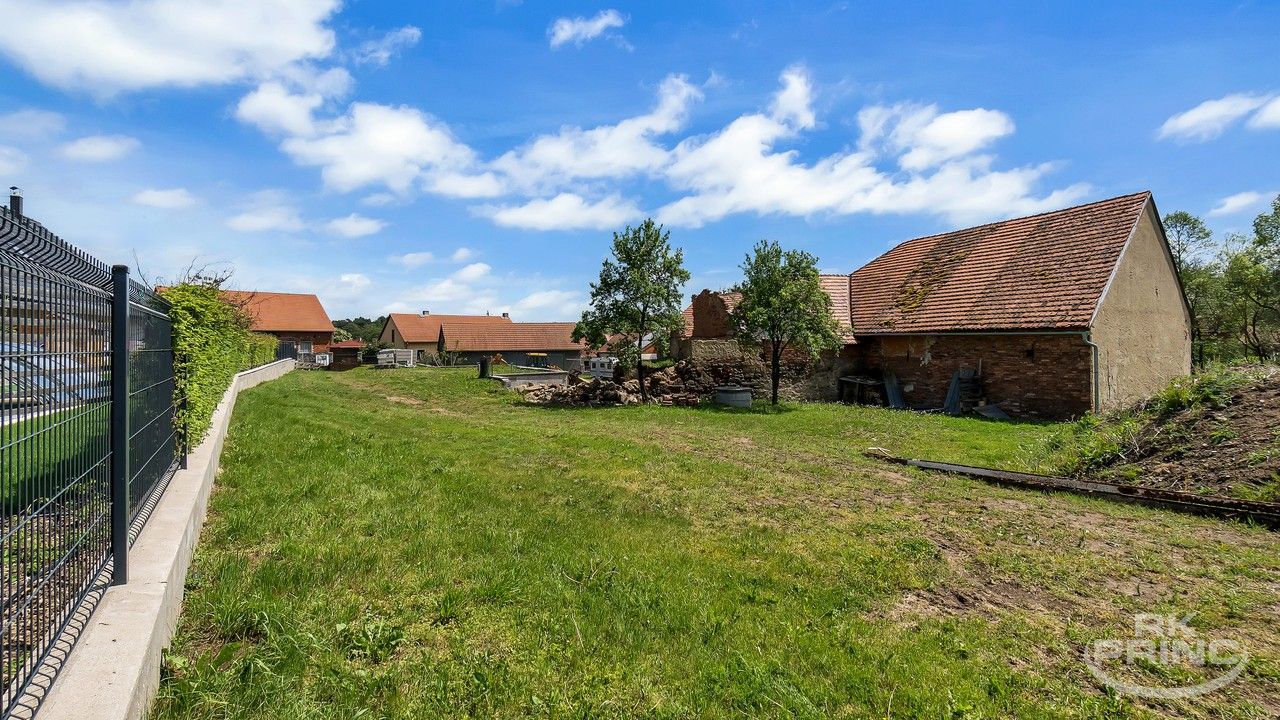 Prodej rodinný dům - Břežany, Lešany, 480 m²