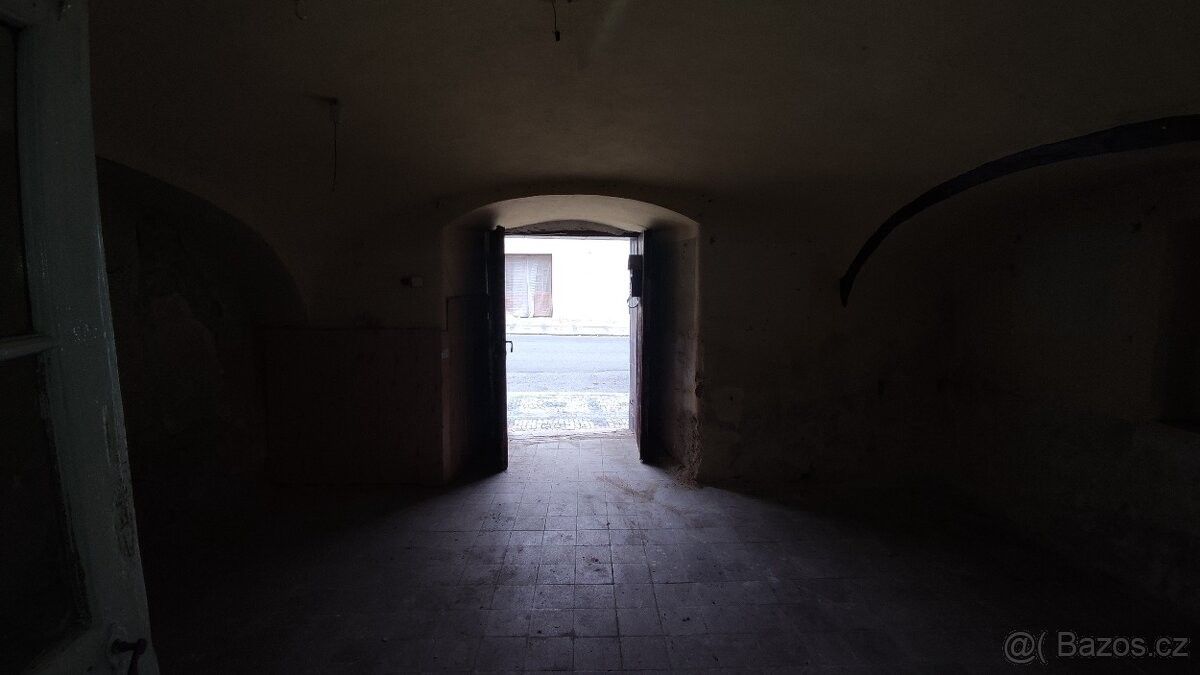 Pronájem obchodní prostory - Velvary, 273 24