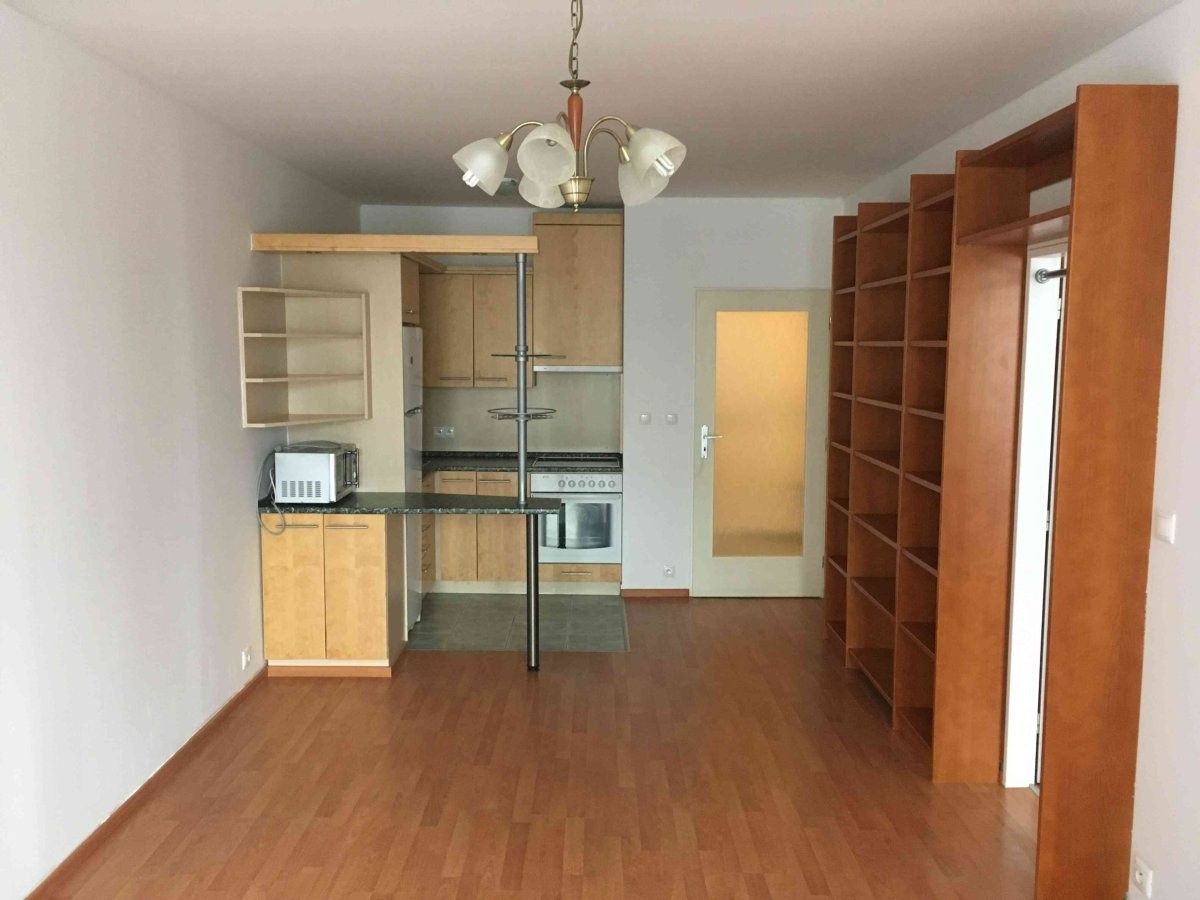 Pronájem byt 2+kk - Bechlínská, Praha, 54 m²