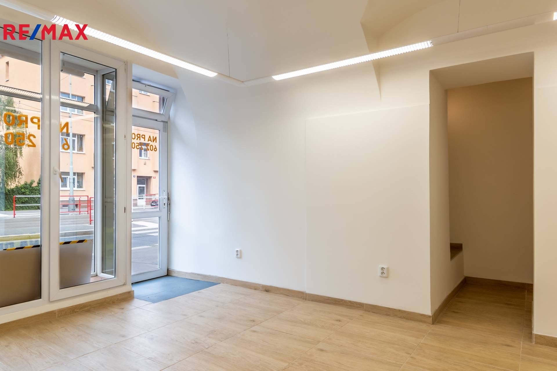 Pronájem obchodní prostory - Bělohorská, Praha, 62 m²