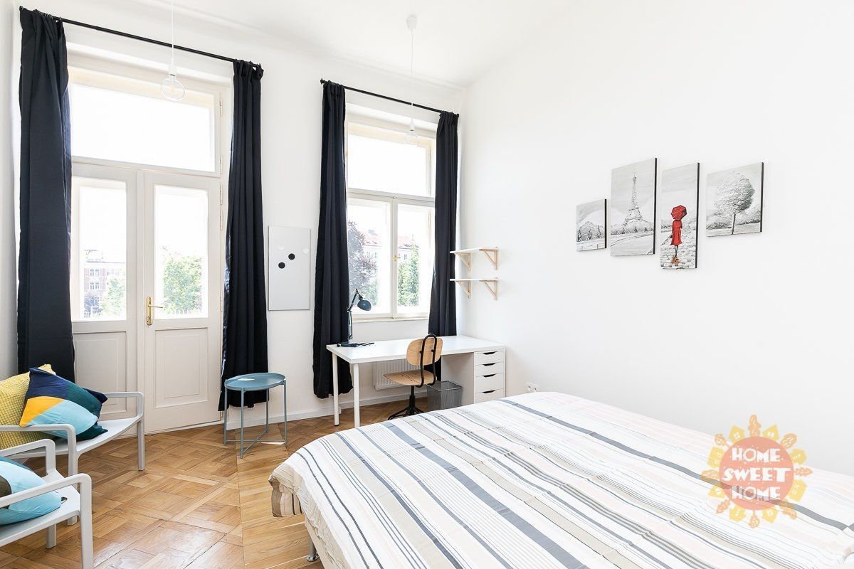 Byty, náměstí Kinských, Praha, 14 m²