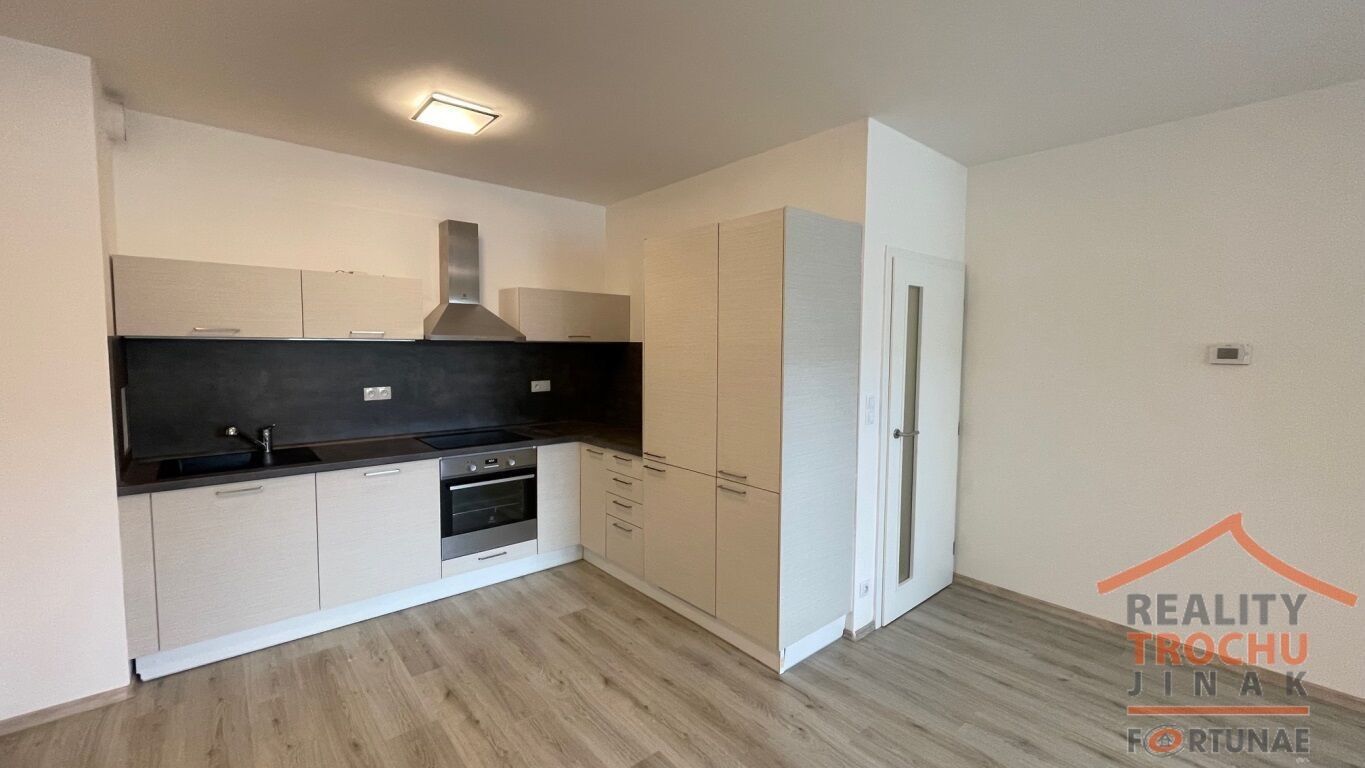 Pronájem byt 2+kk - Jana Masaryka, Hradec Králové, 58 m²