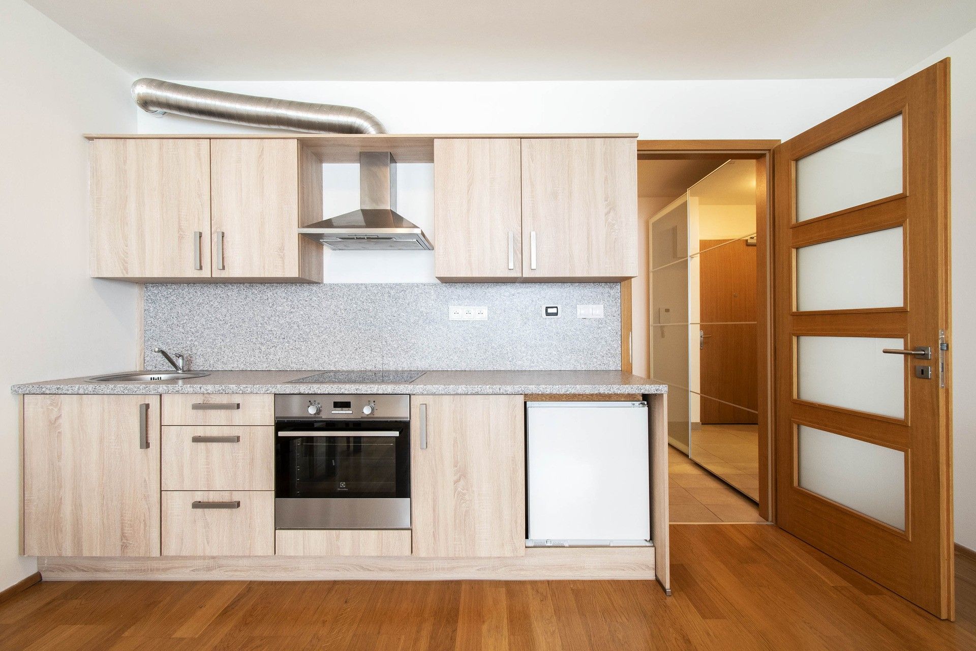 Pronájem byt 1+kk - Komunardů, Praha, 36 m²