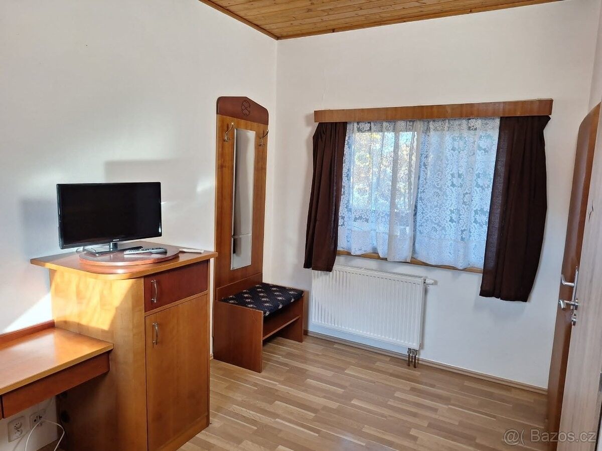 1+kk, Praha, 184 00, 350 m²