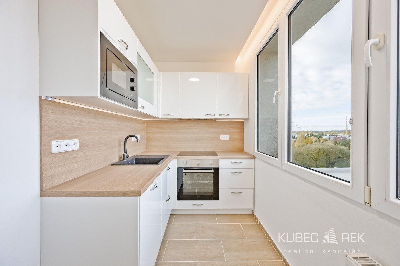 2+kk, sídliště Vajgar, Jindřichův Hradec, 43 m²