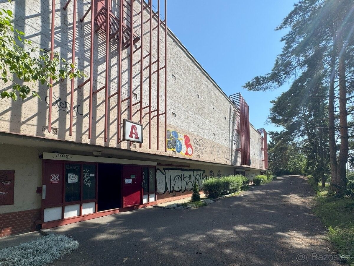 Garáže, Praha, 180 00