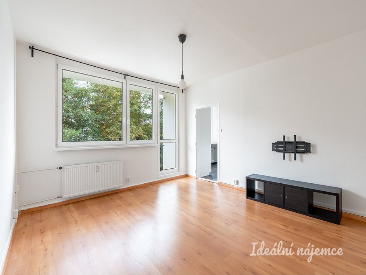 3+1, Renoirova, Praha, 75 m²