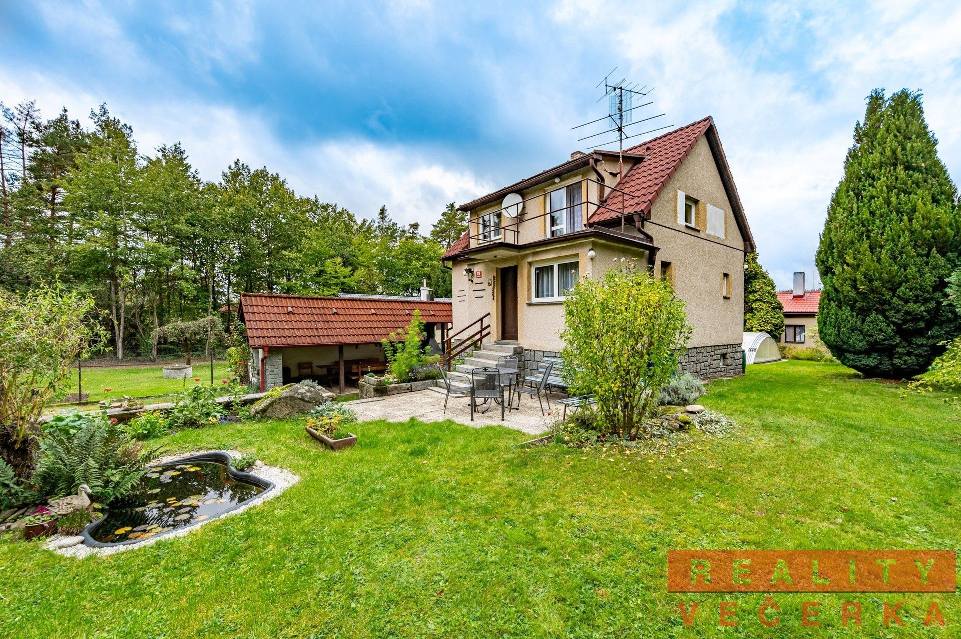 Chaty, Kozárovice, 180 m²