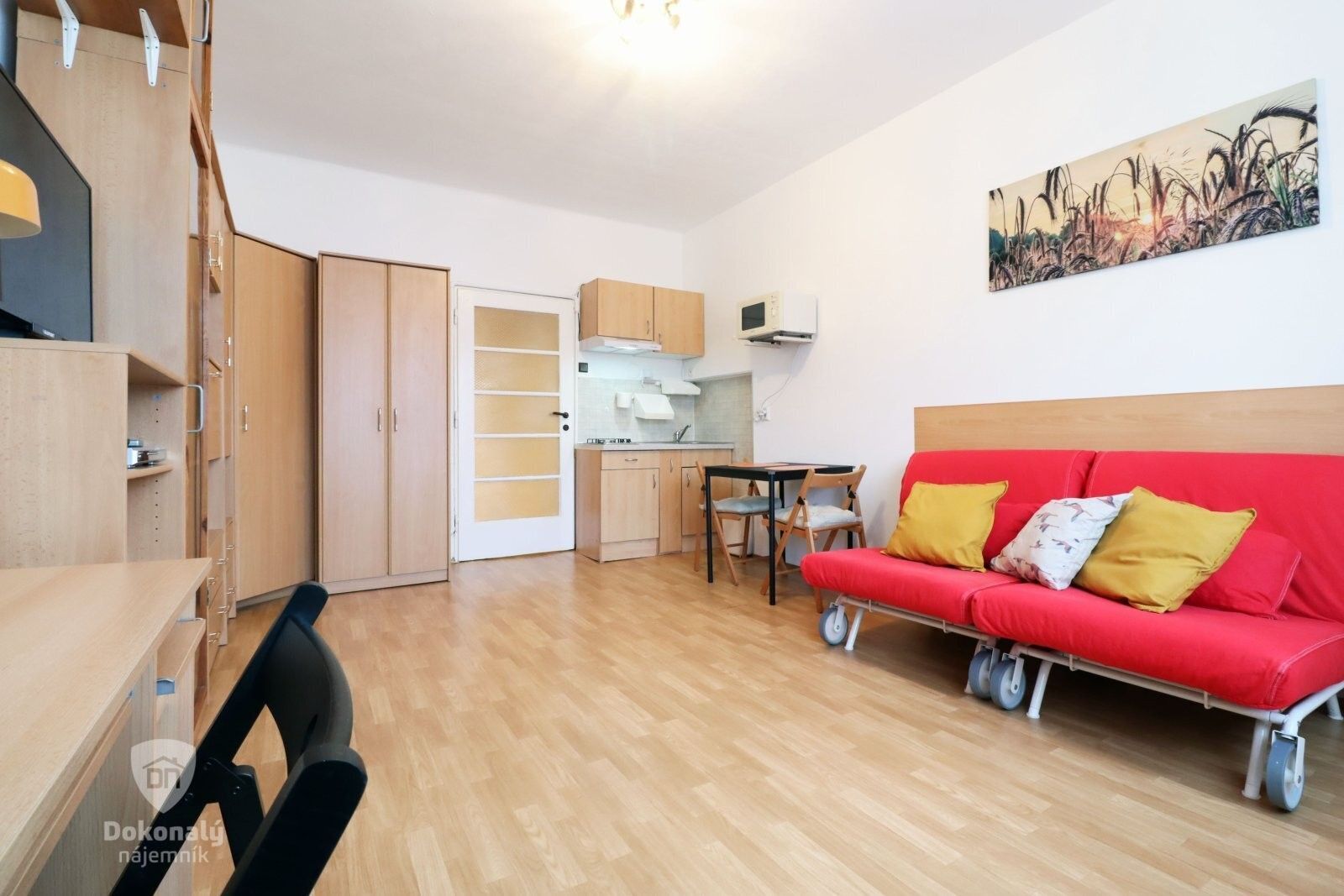 Pronájem byt 1+kk - Kolbenova, Praha, 26 m²