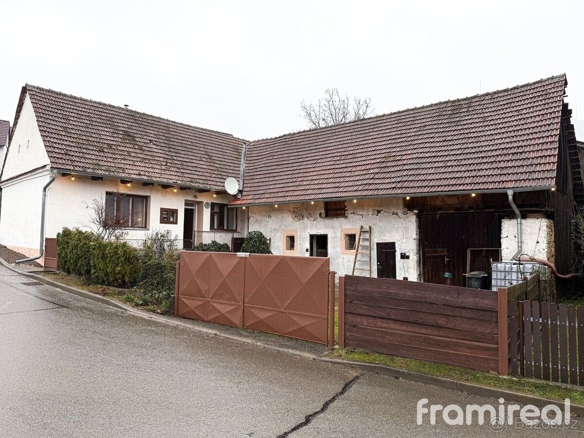 Rodinné domy, Dolní Loučky, 594 55